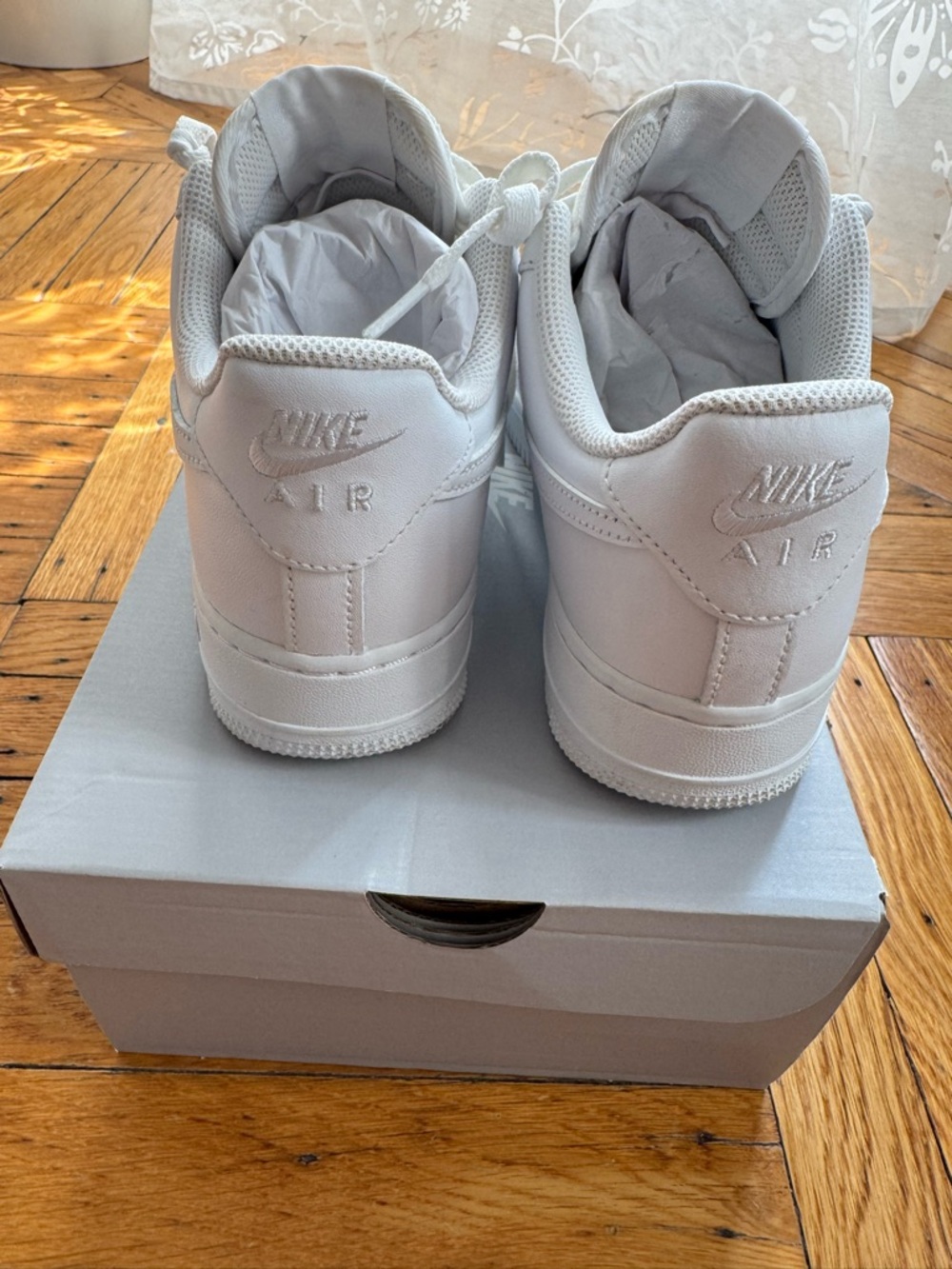 Worn Once! Woman 8.5 Nike AIR Force 1-  WORN ONCE - Picture 9 of 11